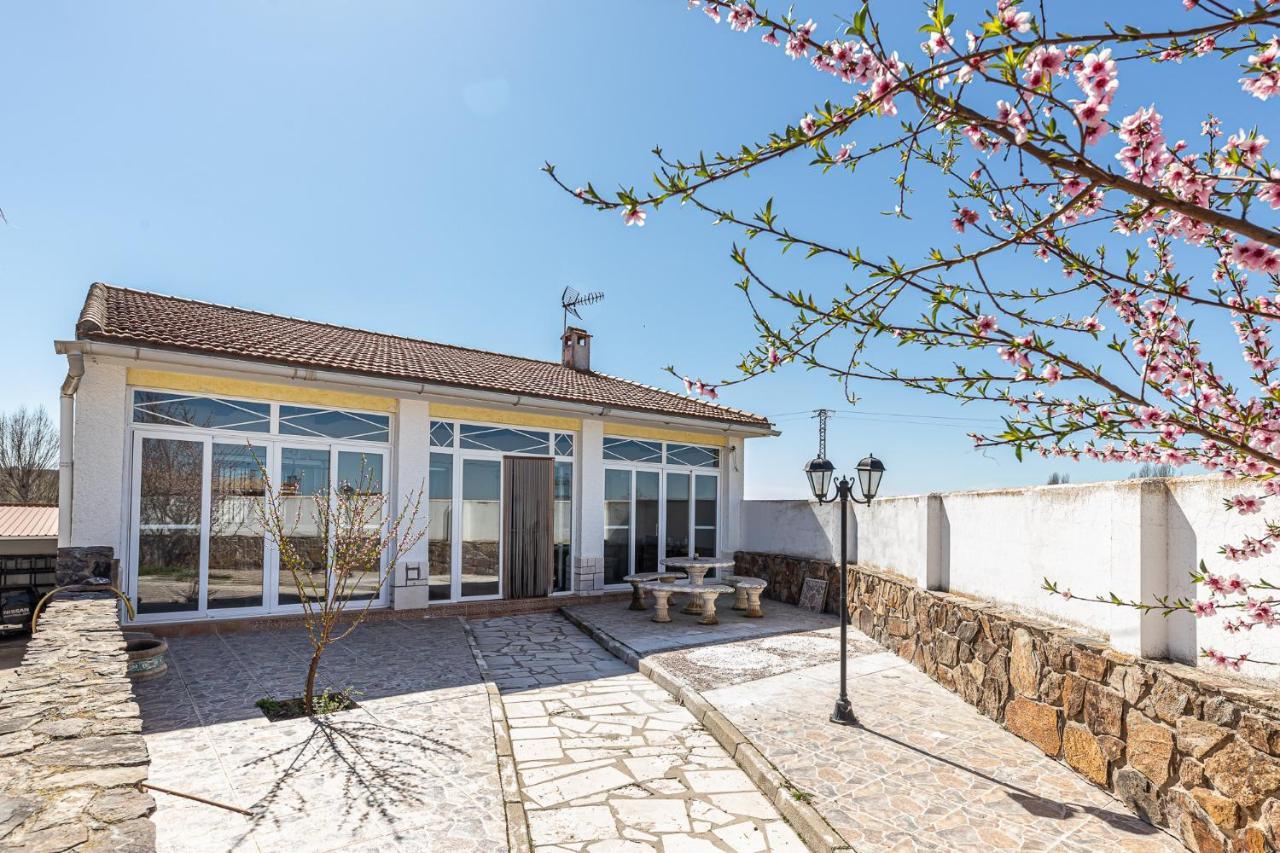 Waou Deluxe Cottage Titulcia Exteriör bild