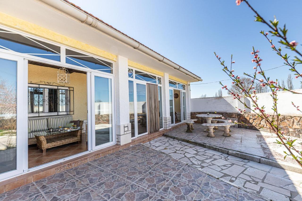 Waou Deluxe Cottage Titulcia Exteriör bild