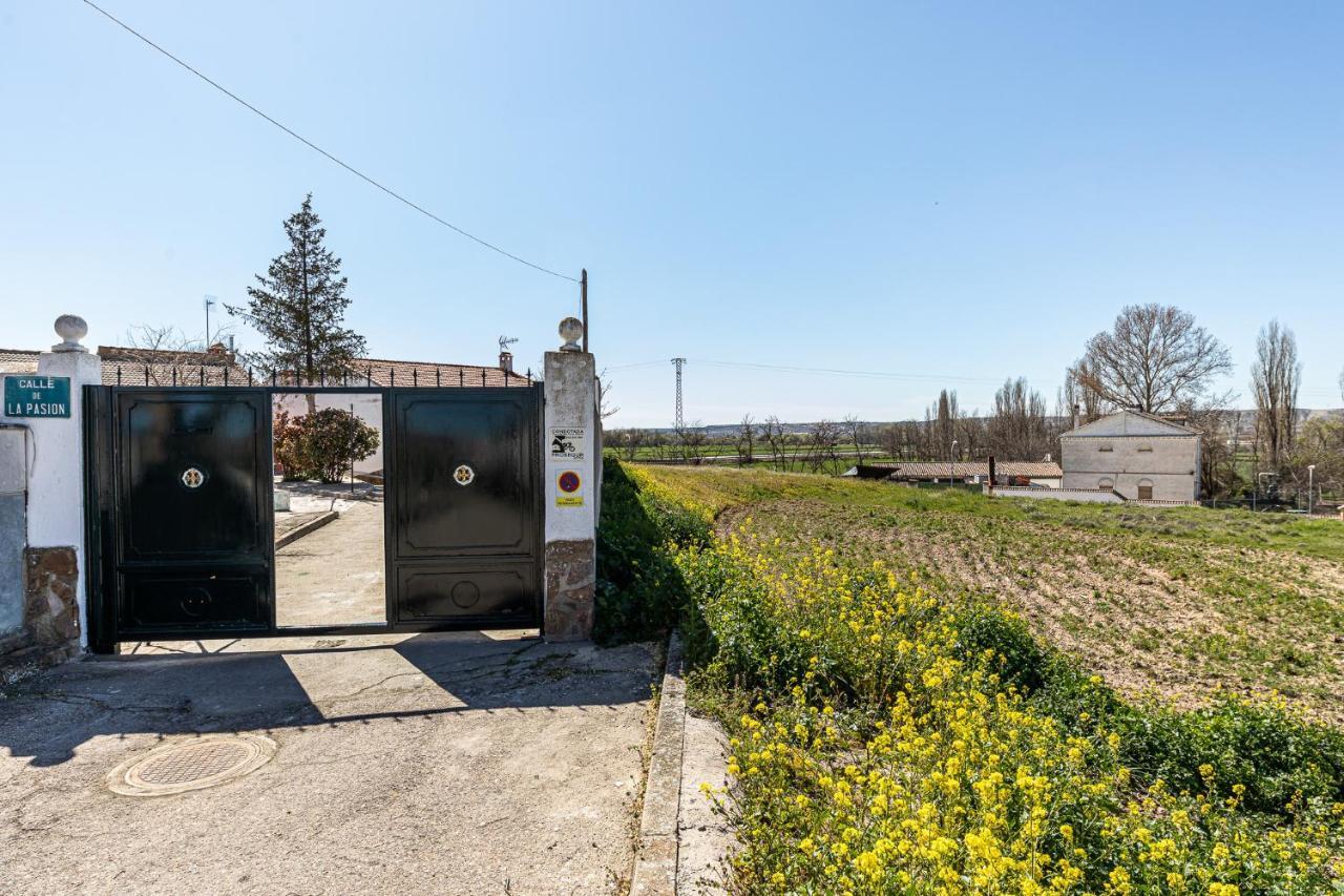 Waou Deluxe Cottage Titulcia Exteriör bild